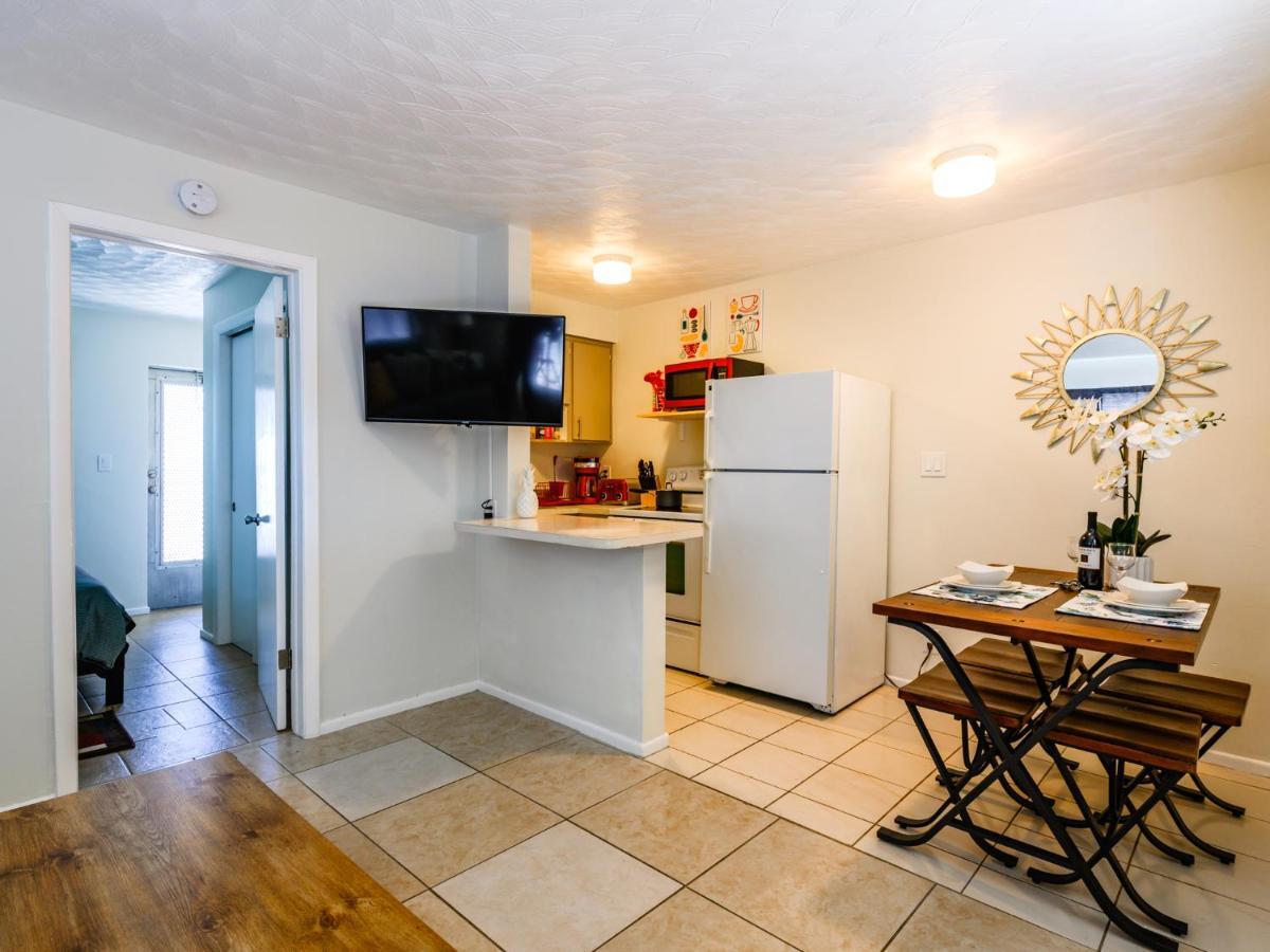 Beautiful Old Apartment With Beach Gear Fort Lauderdale Exterior photo